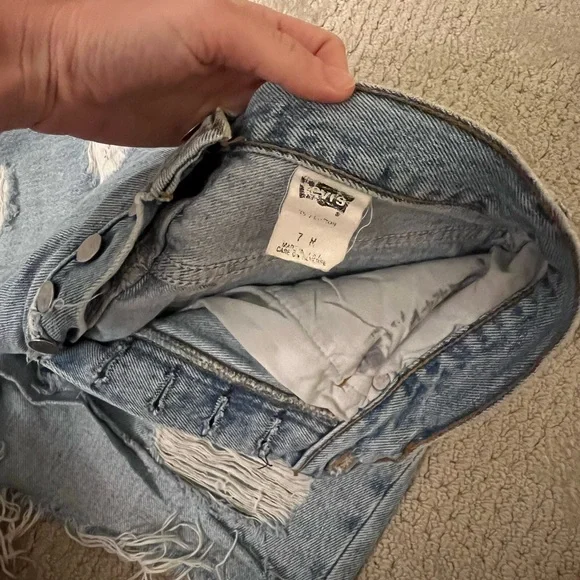 Vintage Levi high waisted cutoff Denim Shorts size 26 - Picture 3 of 3